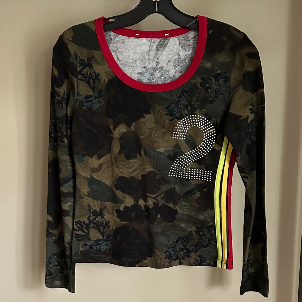 Dior; tee-shirt; long sleeve; worn; excellent condition.